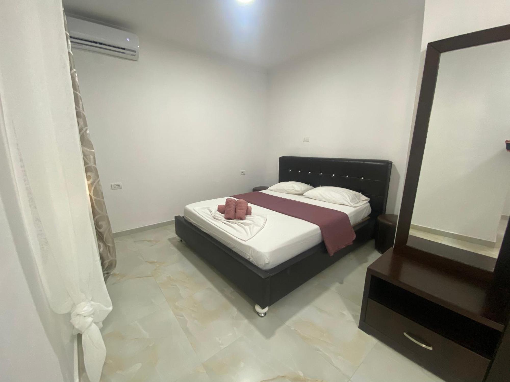 Farmhouse Qeparo *